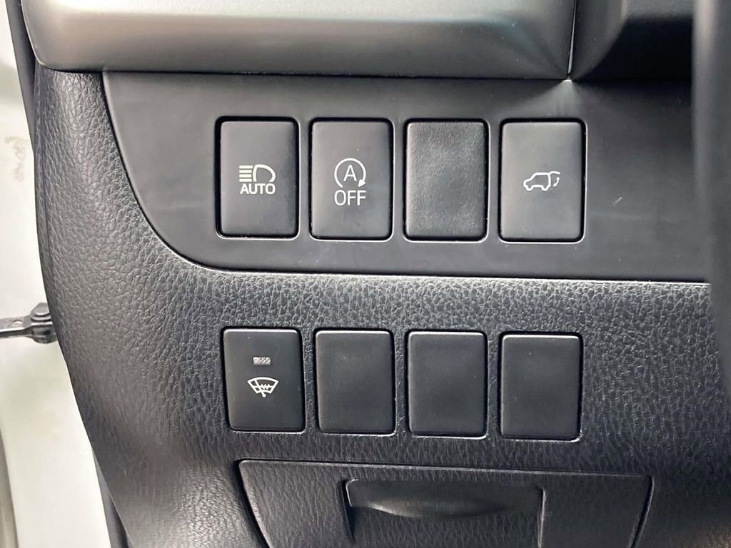 Used 2018 Toyota Highlander SE FWD image 18