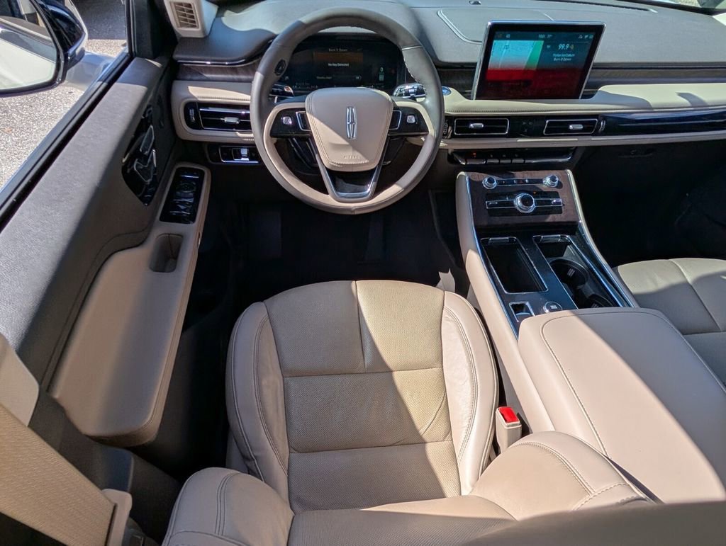 Certified 2023 Lincoln Aviator Reserve RWD image 14