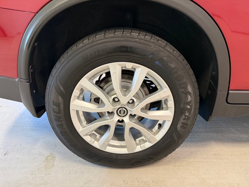 Used 2018 Nissan Rogue SV w/ Premium Package AWD/4WD image 33