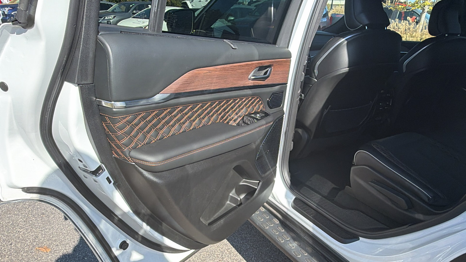 Used 2022 Jeep Grand Cherokee L Summit w/ Advanced Protech Group IV AWD/4WD image 23