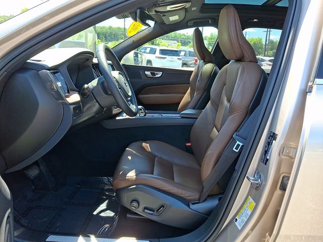 Used 2023 Volvo XC60 B5 Plus AWD/4WD image 14