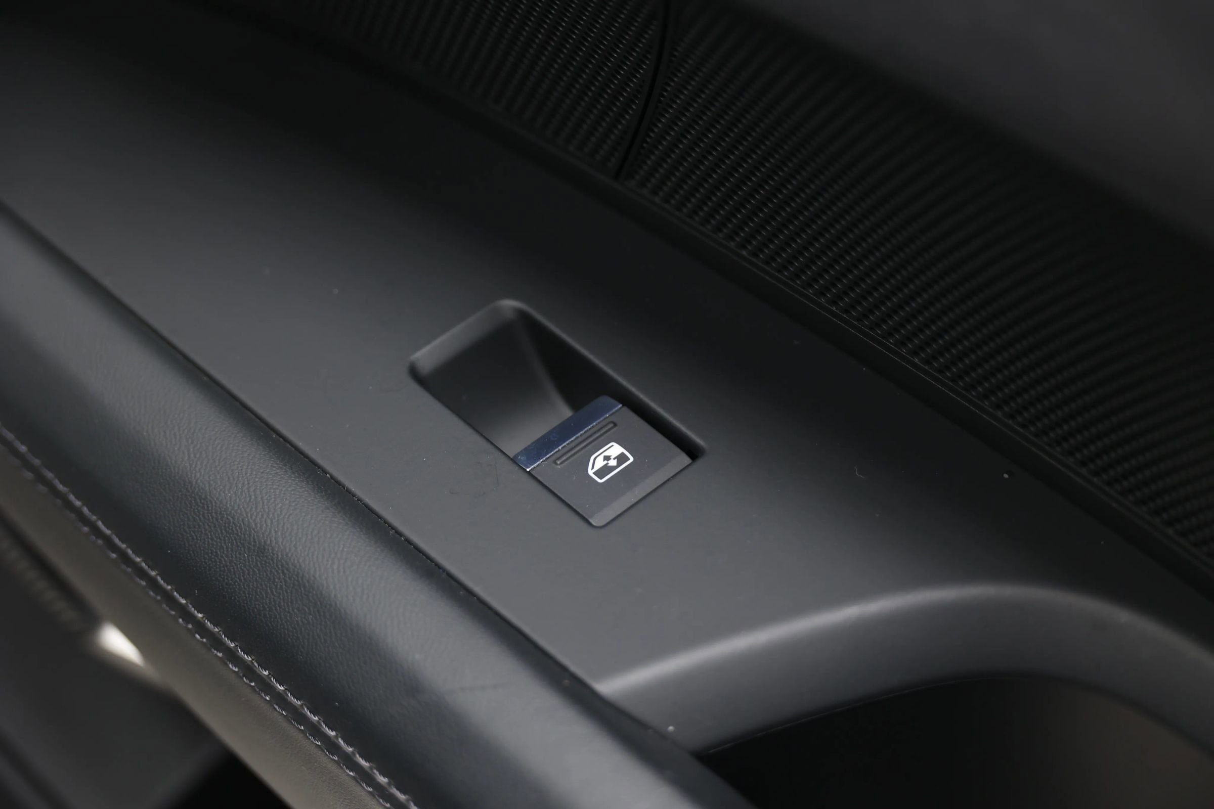 Used 2022 Audi RS e-tron GT w/ Carbon Performance Package image 75