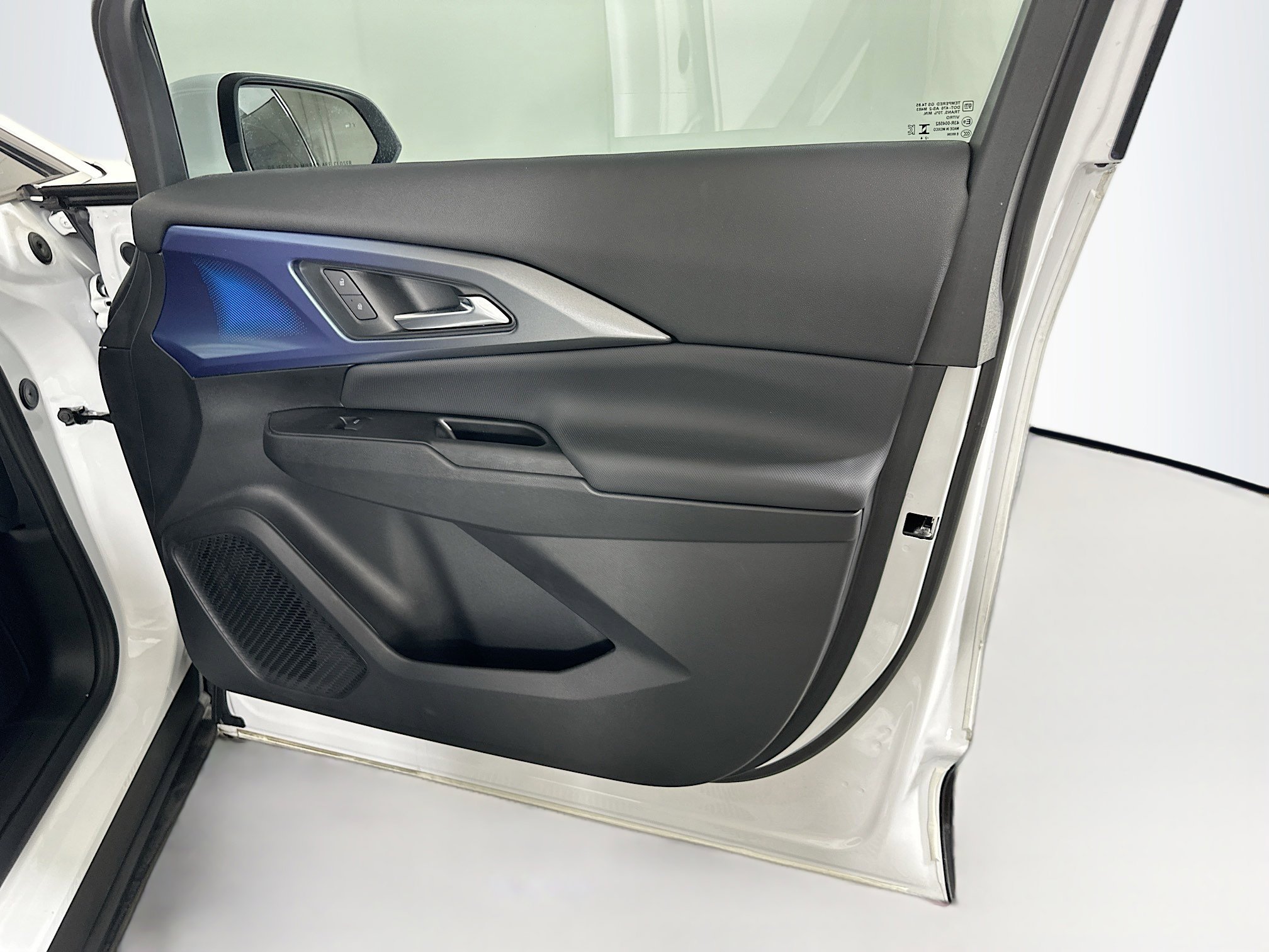 Used 2024 Chevrolet Equinox EV LT FWD image 31