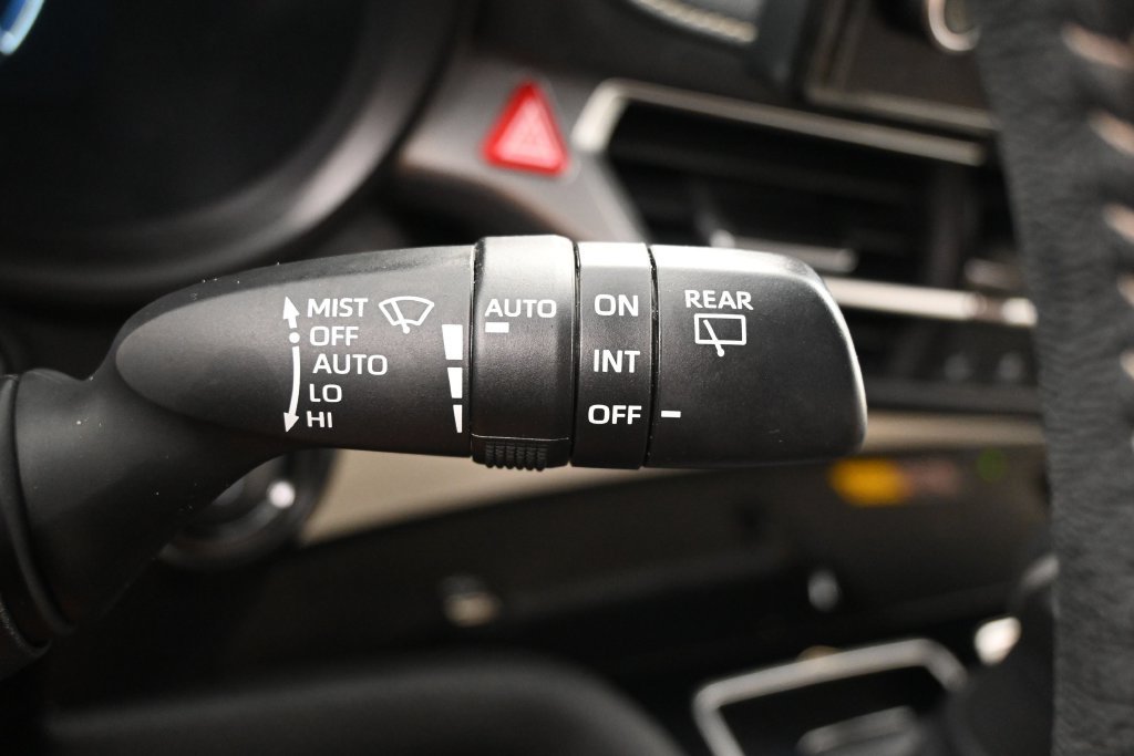 Used 2025 Toyota Sienna Platinum AWD/4WD image 11