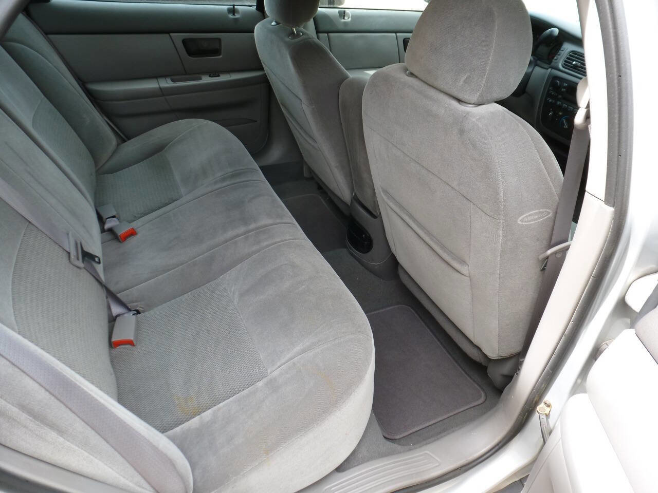 Used 2007 Ford Taurus SE FWD image 11