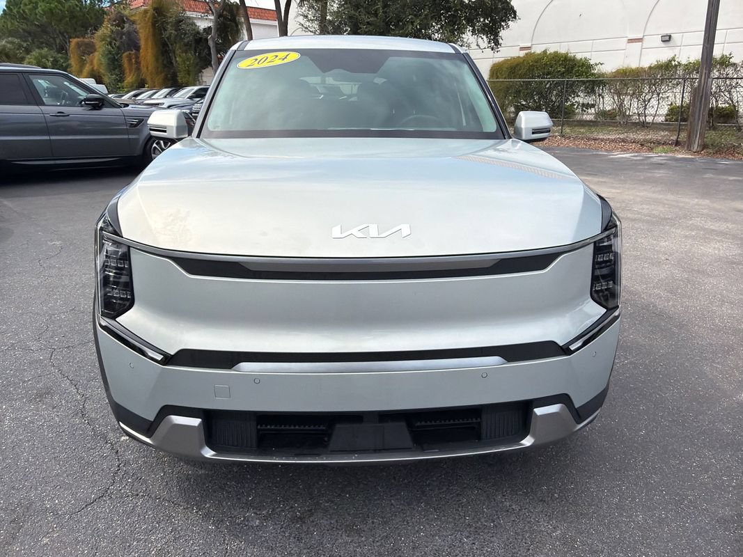 Used 2024 Kia EV9 Light Long Range RWD image 8