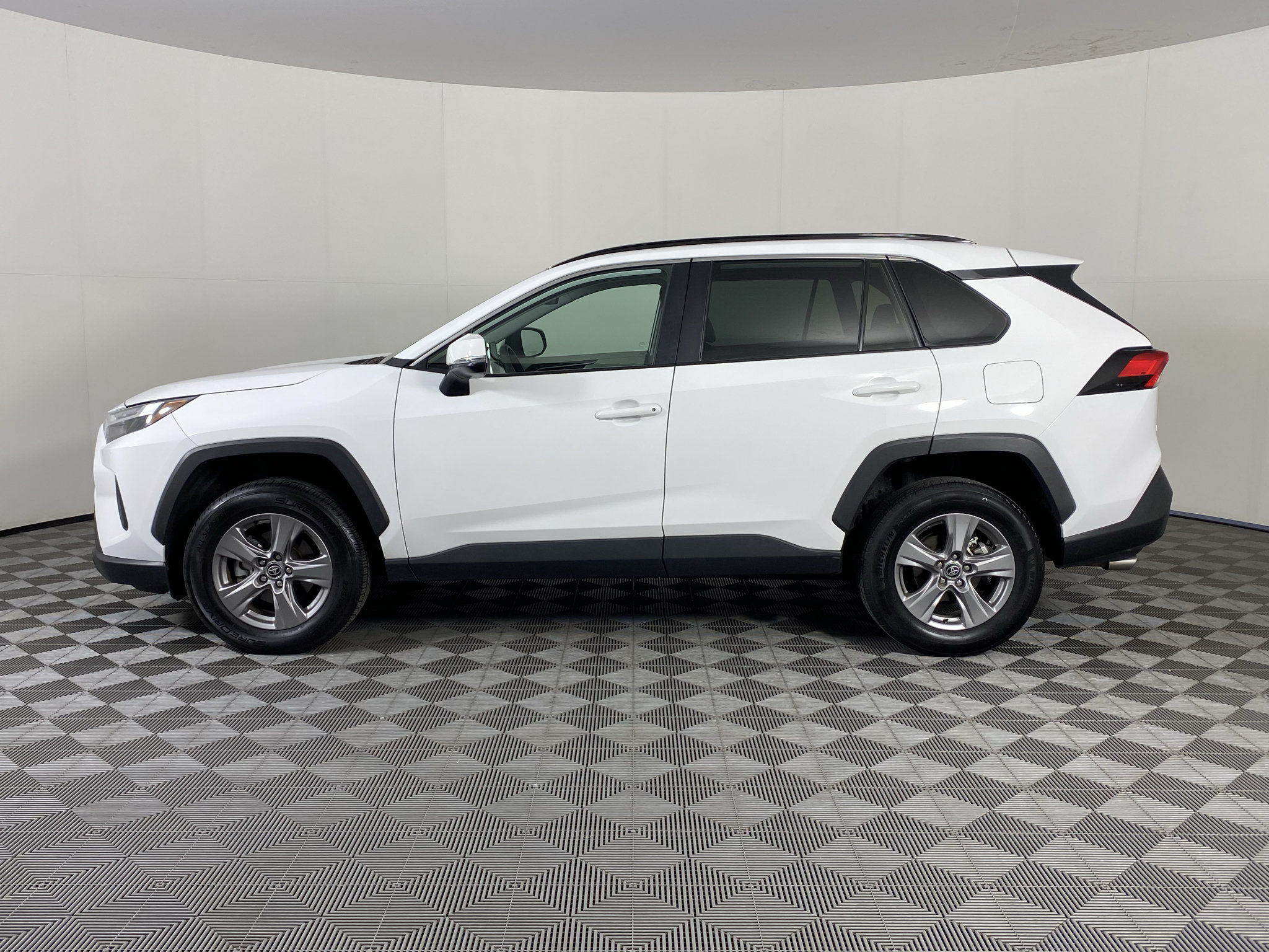 Used 2025 Toyota RAV4 XLE FWD image 6