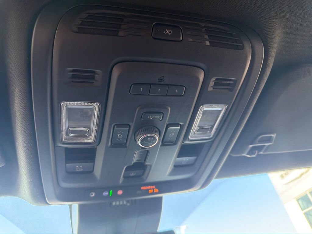 Used 2024 GMC Yukon Denali Ultimate AWD/4WD image 15