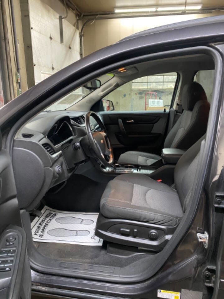 Used 2017 Chevrolet Traverse LT w/ Style and Technology Package image 11