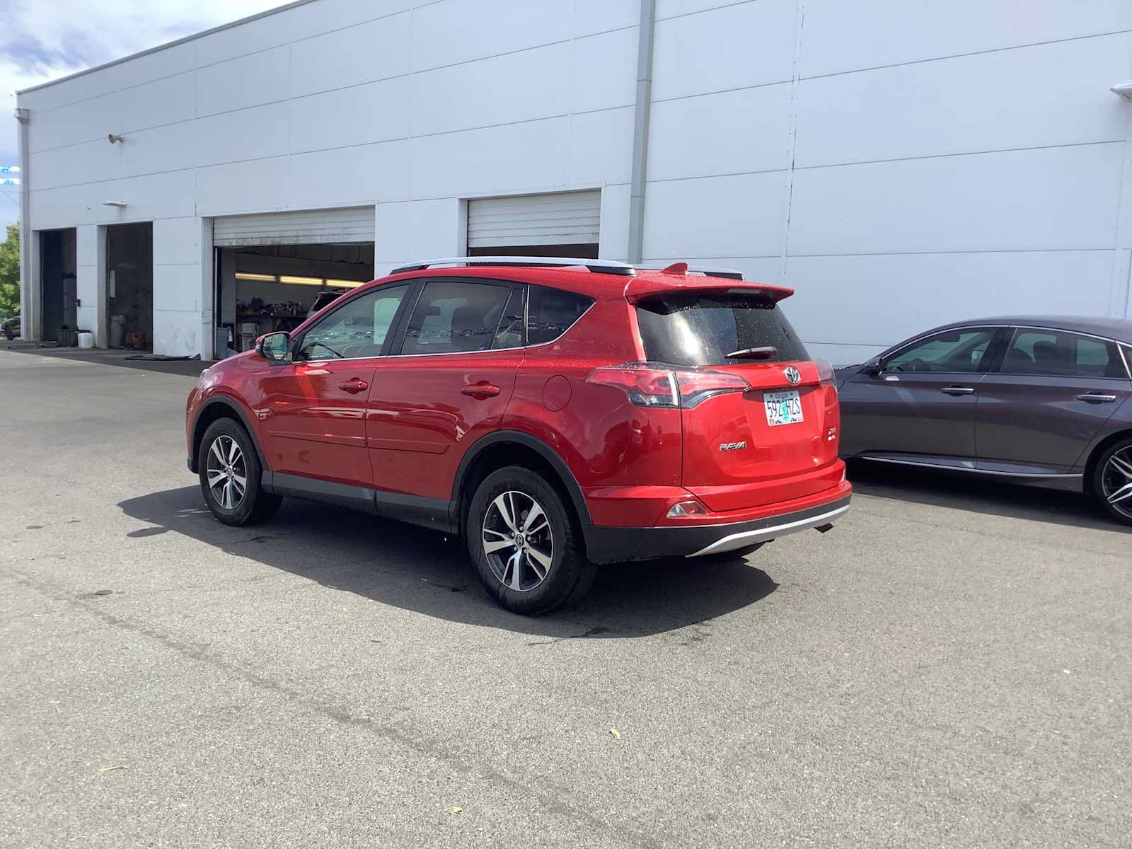 Used 2016 Toyota RAV4 XLE AWD/4WD image 4