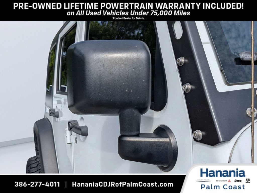 Used 2017 Jeep Wrangler Unlimited Rubicon w/ Connectivity Group AWD/4WD image 11