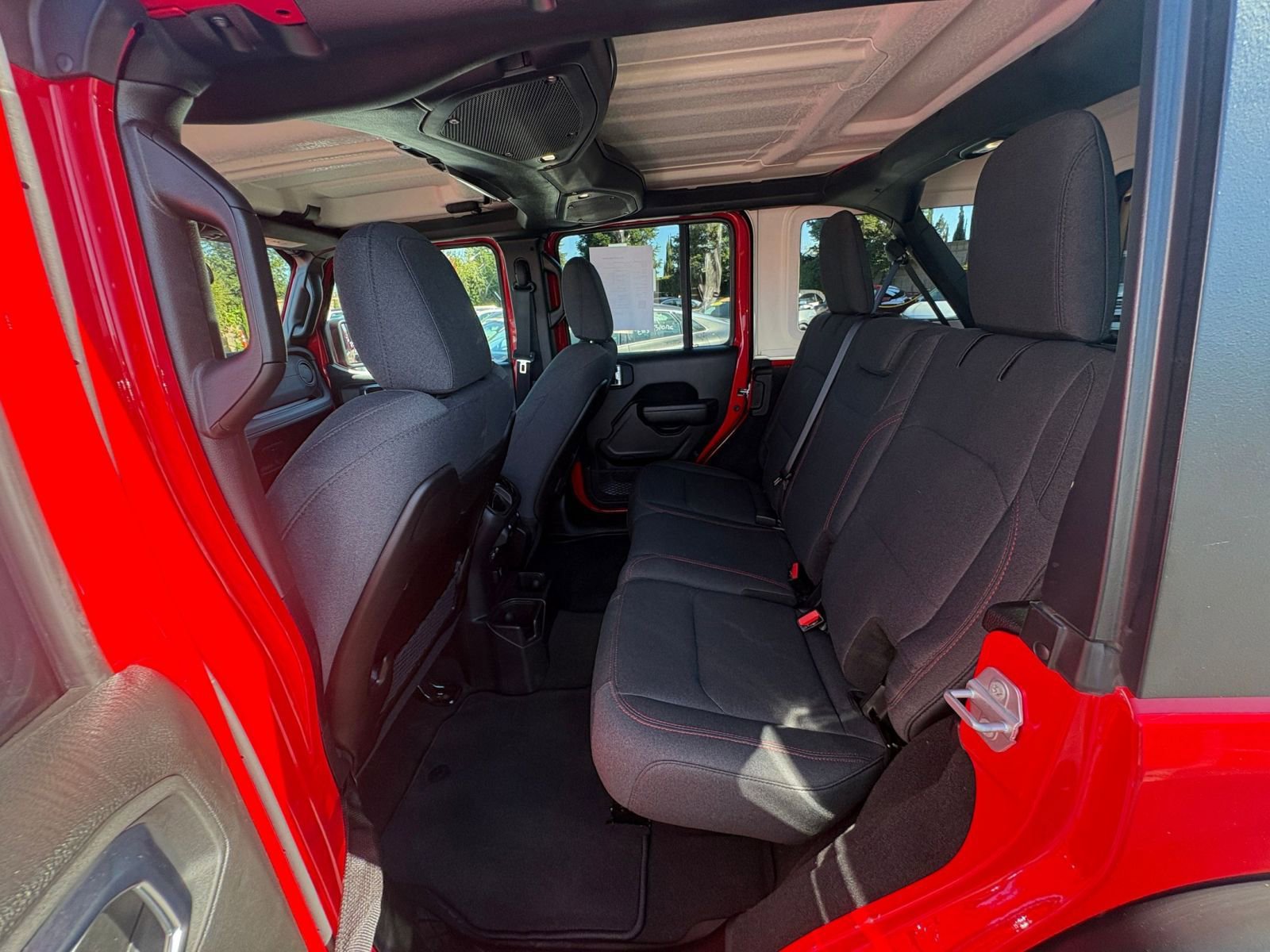 Used 2025 Jeep Wrangler Unlimited Rubicon image 24