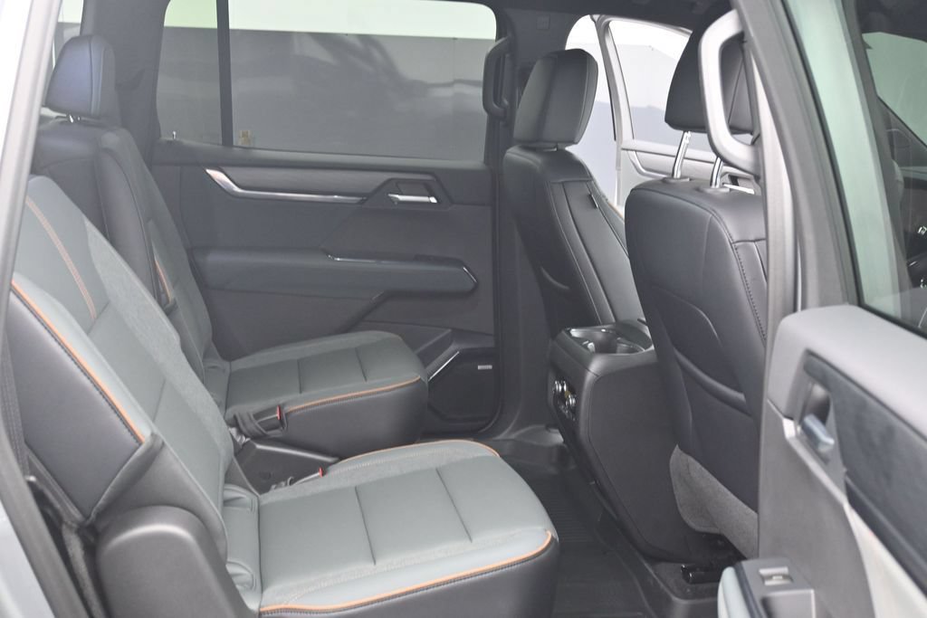 Used 2026 GMC Acadia AT4 w/ Luxury Package AWD/4WD image 12