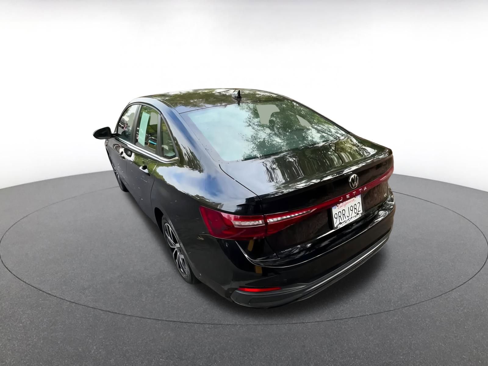 Used 2025 Volkswagen Jetta SE image 11