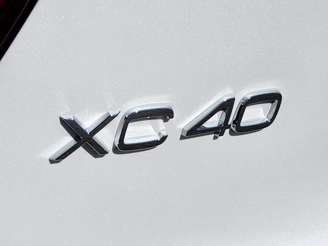 New 2026 Volvo XC40 B5 Plus w/ Protection Package Premier AWD/4WD image 16