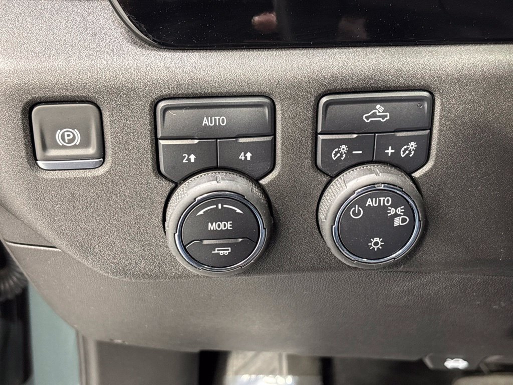 Used 2025 Chevrolet Silverado 1500 LT AWD/4WD image 28