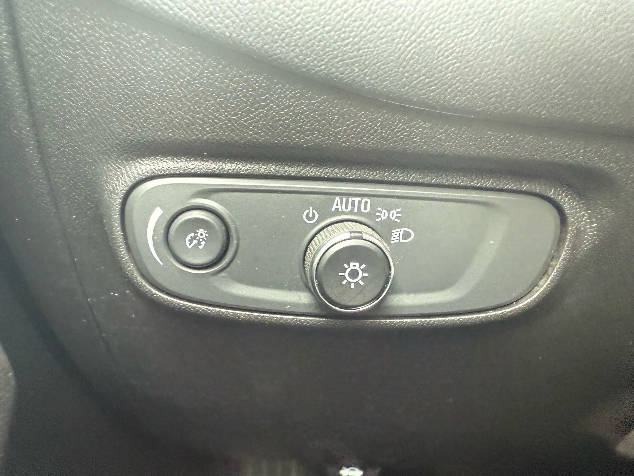 Used 2021 Chevrolet Equinox LS image 17