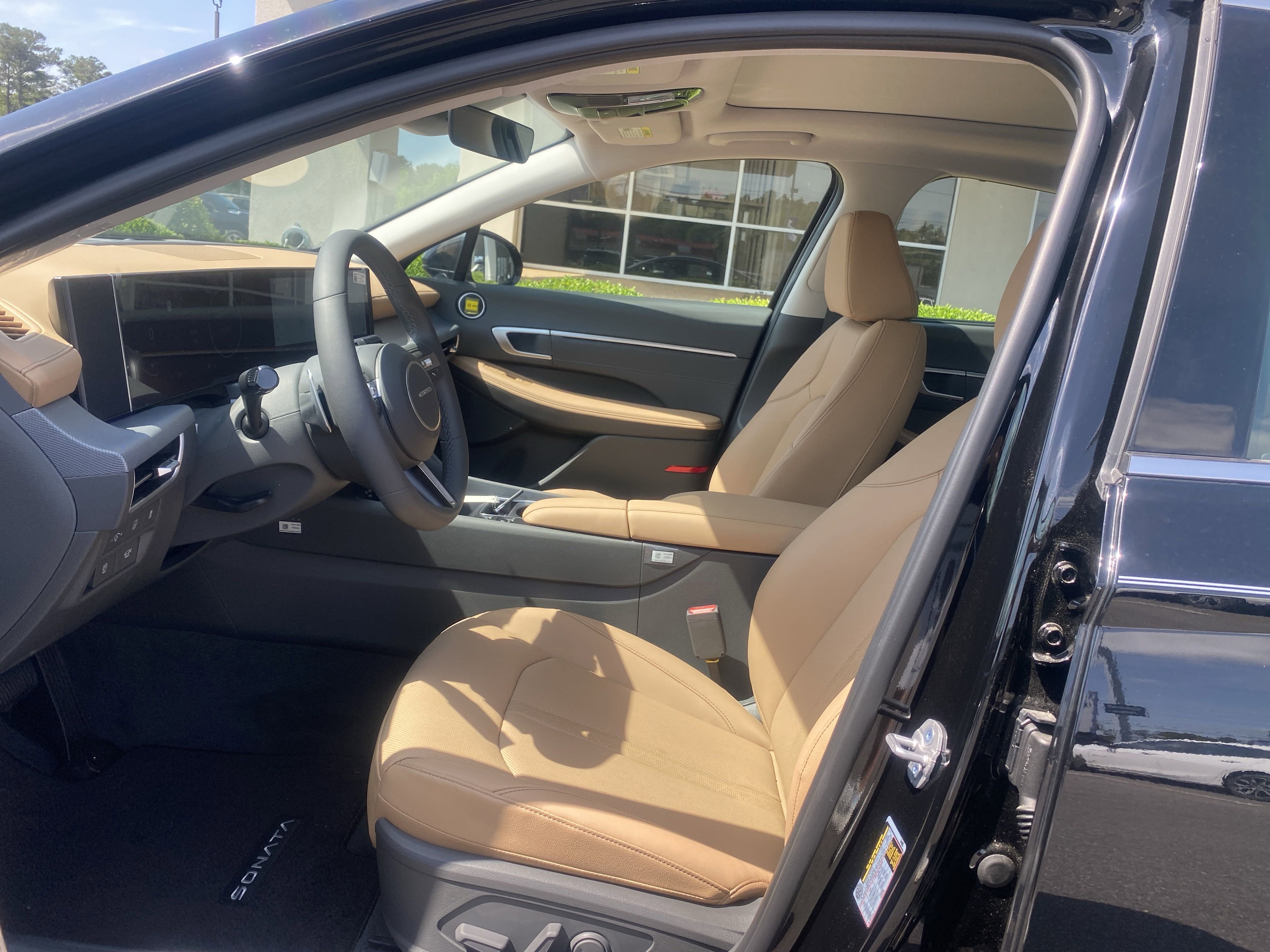 New 2025 Hyundai Sonata Limited image 11