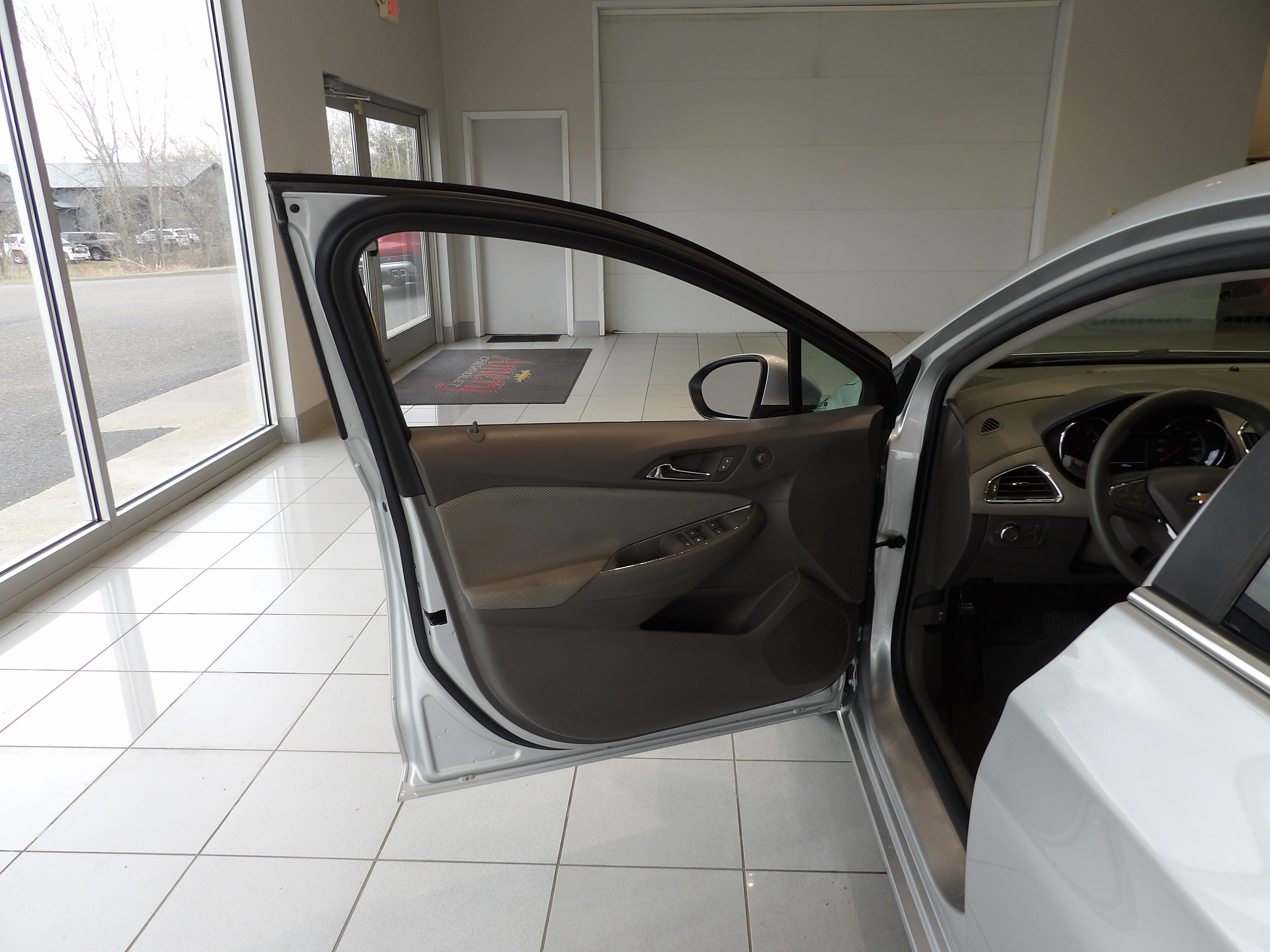 Used 2018 Chevrolet Cruze LT image 7