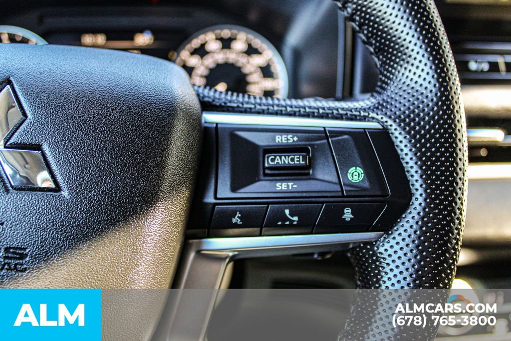 Used 2025 Mitsubishi Outlander SE image 29