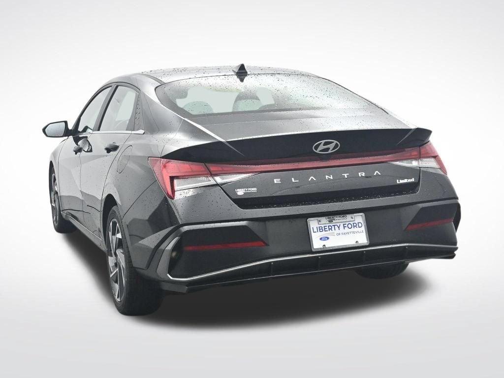Used 2025 Hyundai Elantra Limited FWD image 9