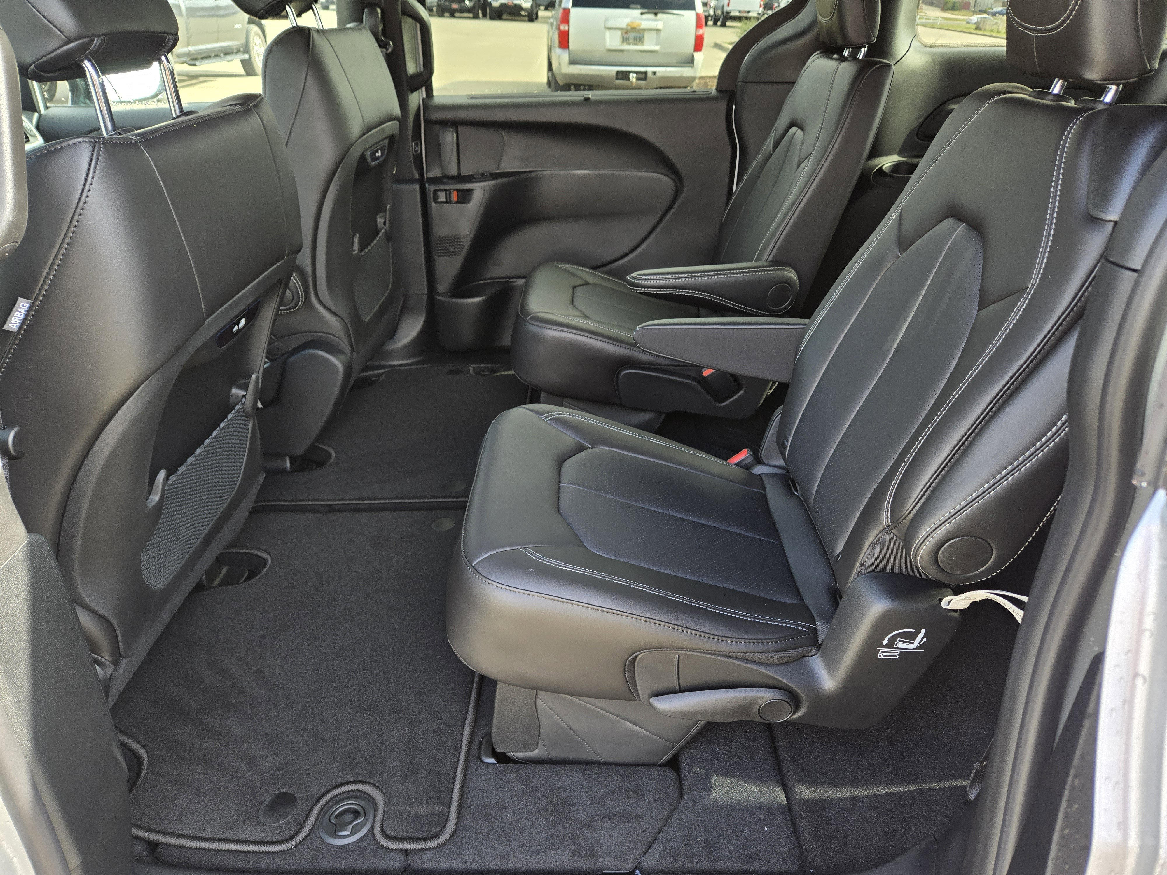 New 2026 Chrysler Pacifica Select image 14