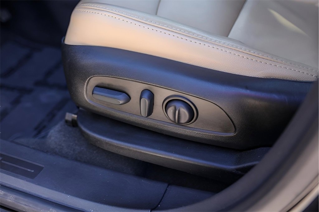 Used 2023 GMC Terrain SLE w/ Driver Convenience Package image 11