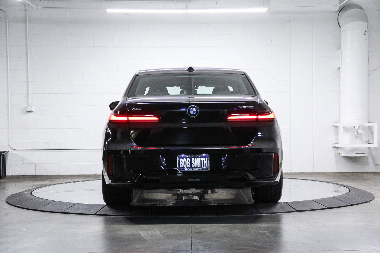Used 2026 BMW 750e xDrive AWD/4WD image 5