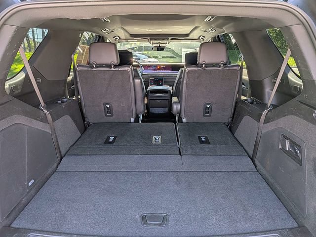 Used 2025 Cadillac Escalade Premium Luxury AWD/4WD image 14