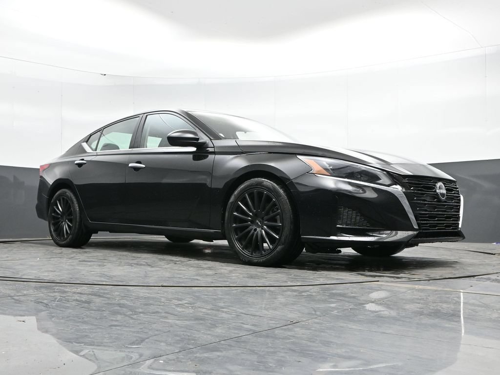 Used 2023 Nissan Altima 2.5 SV FWD image 41