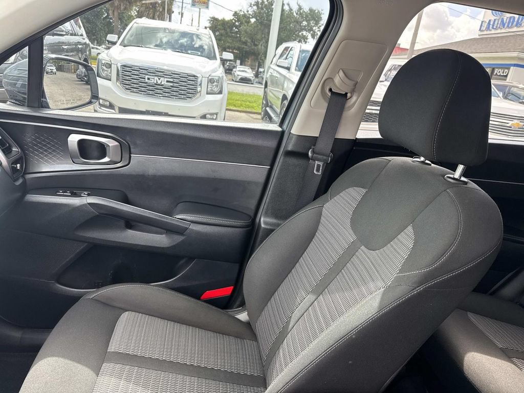 Used 2023 Kia Sorento LX FWD image 17