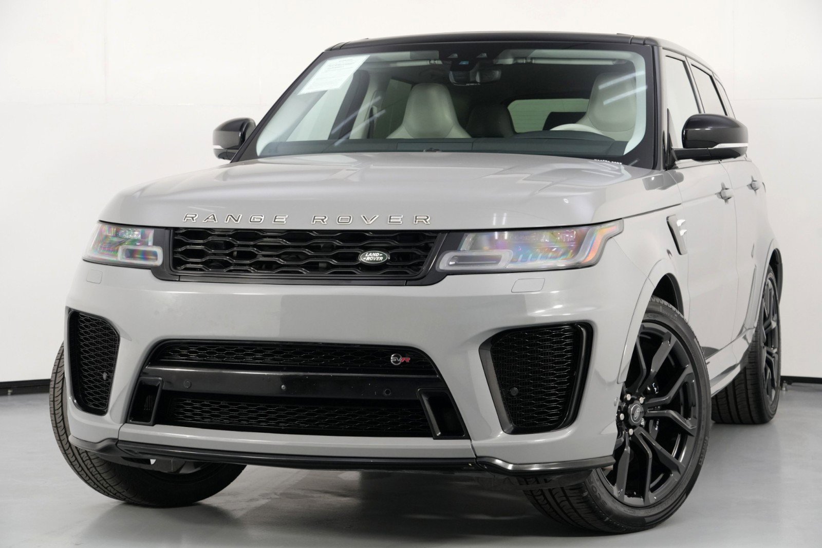 Used 2022 Land Rover Range Rover Sport SVR Carbon Edition AWD/4WD image 3