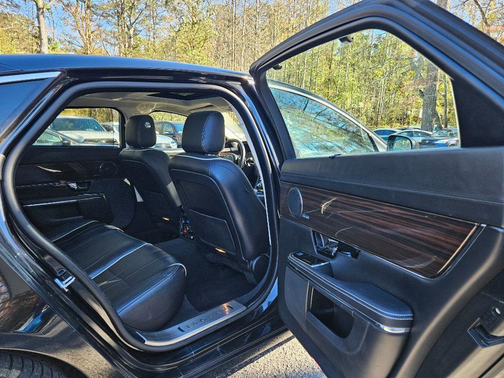 Used 2013 Jaguar XJ L Portfolio image 31