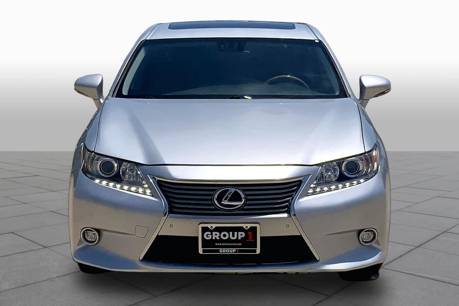 Used 2014 Lexus ES 300h w/ Luxury Package w/Bamboo Trim FWD image 4