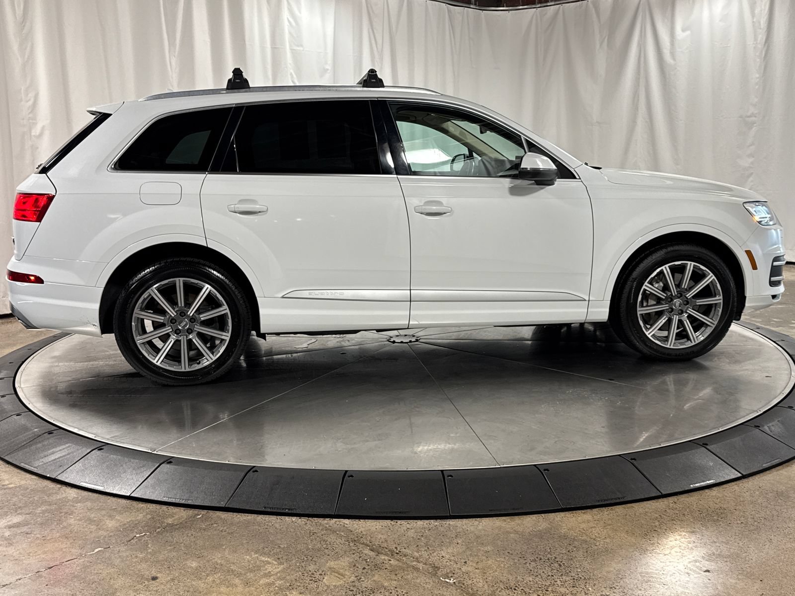 Used 2019 Audi Q7 3.0T Premium Plus w/ Premium Plus Package AWD/4WD image 6