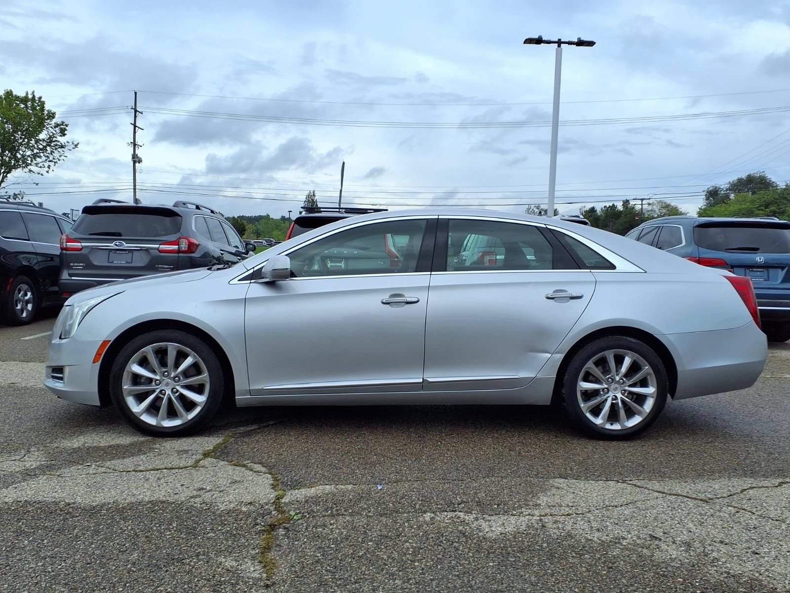 Used 2014 Cadillac XTS Luxury w/ Driver Awareness Package AWD/4WD image 7