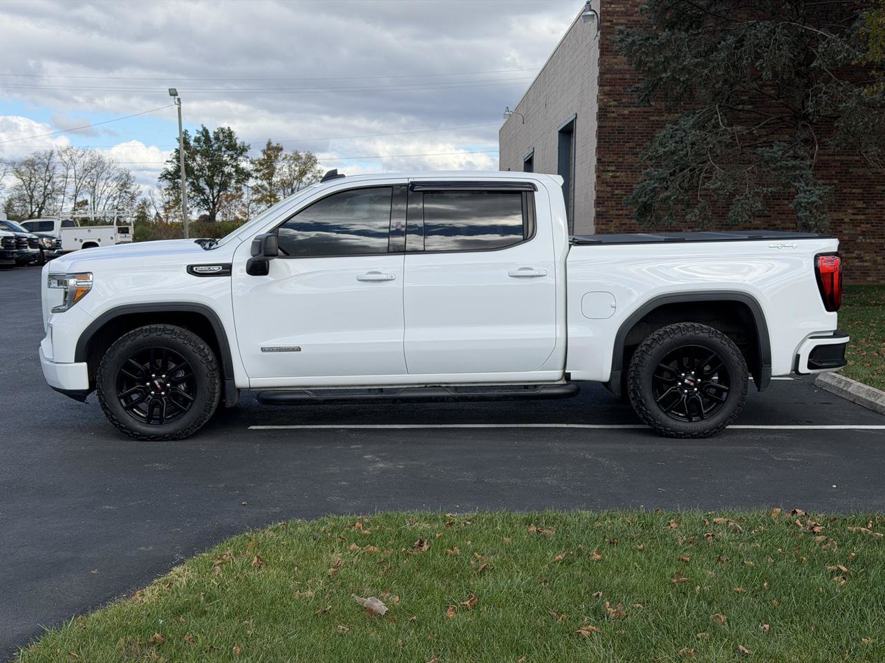 Used 2019 GMC Sierra 1500 Elevation w/ Elevation Value Package AWD/4WD image 3