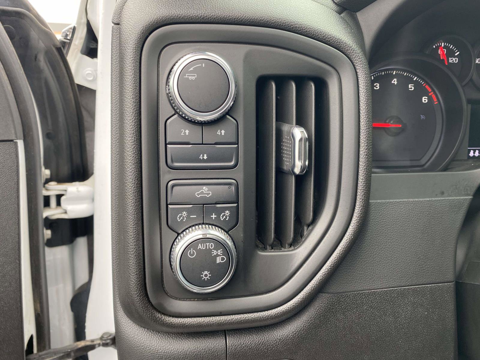 Used 2024 GMC Sierra 2500 Pro w/ Convenience Package image 17