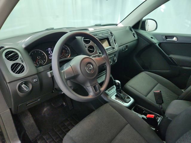 Used 2017 Volkswagen Tiguan Limited w/ Alloy Wheels Package image 9