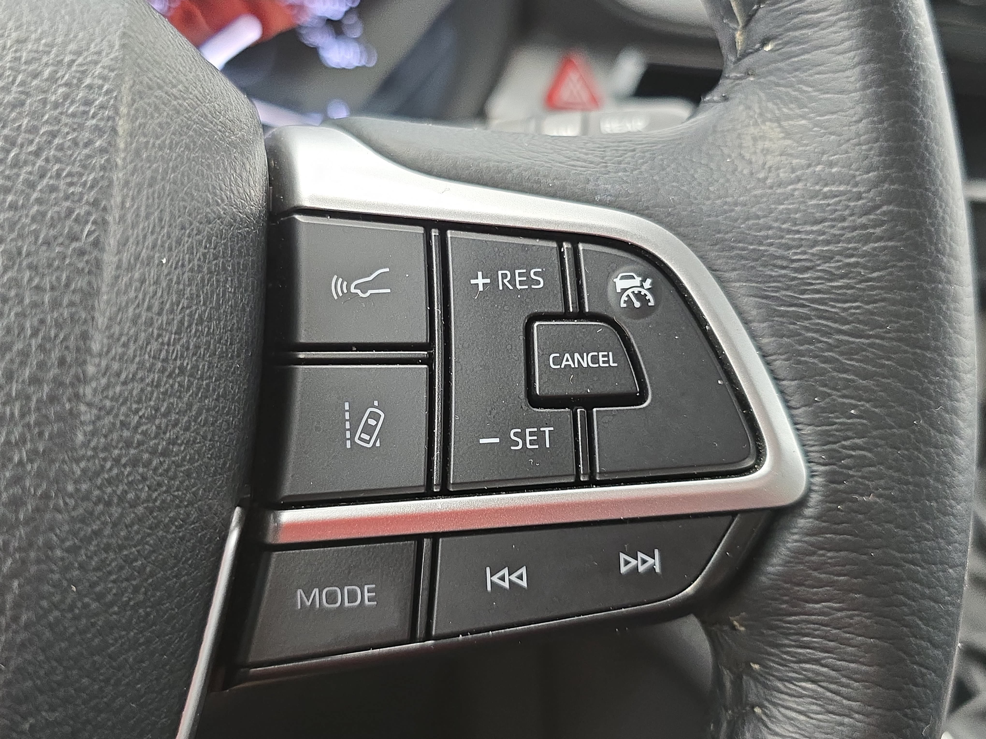 Used 2024 Toyota Sienna XLE FWD image 19