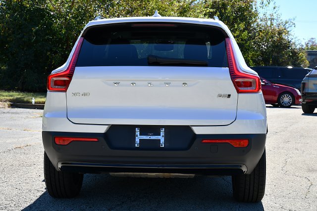 Certified 2025 Volvo XC40 B5 Plus AWD/4WD image 6