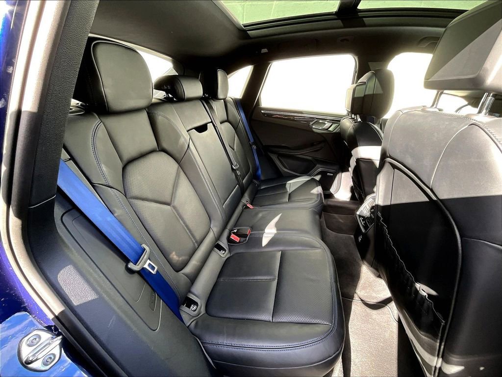 Used 2025 Porsche Macan image 21