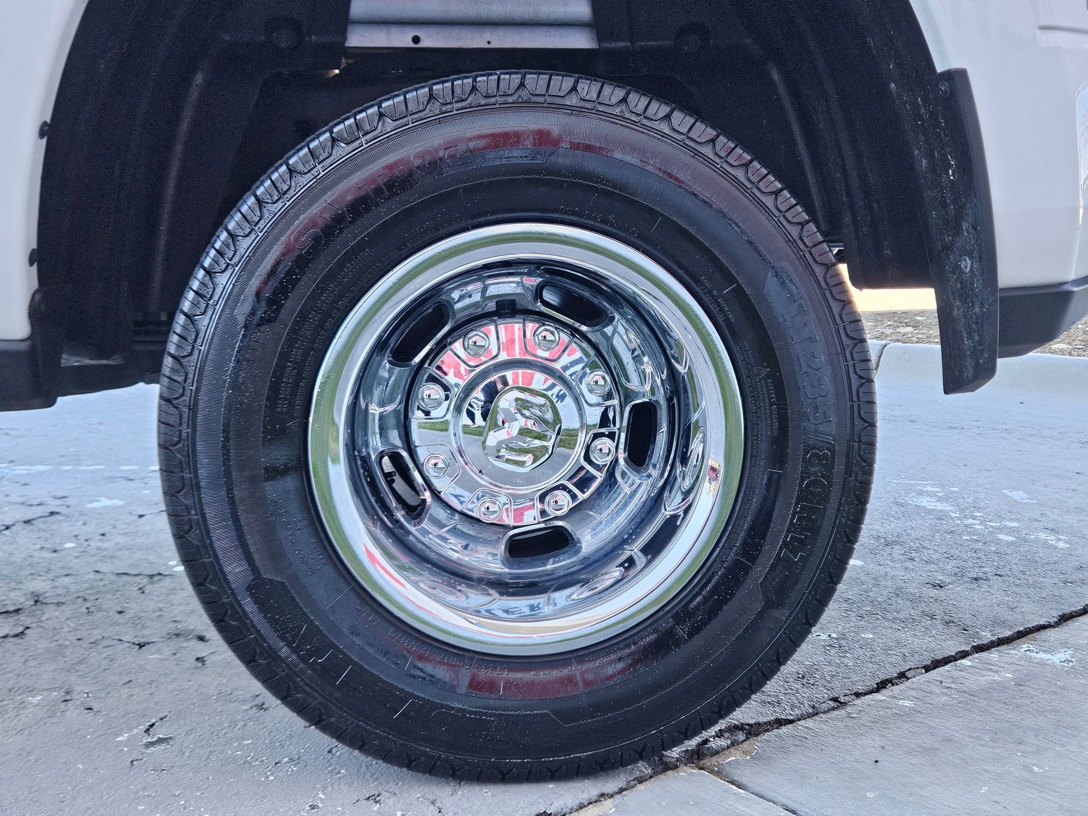 Used 2024 RAM 3500 Tradesman w/ Chrome Appearance Group image 28