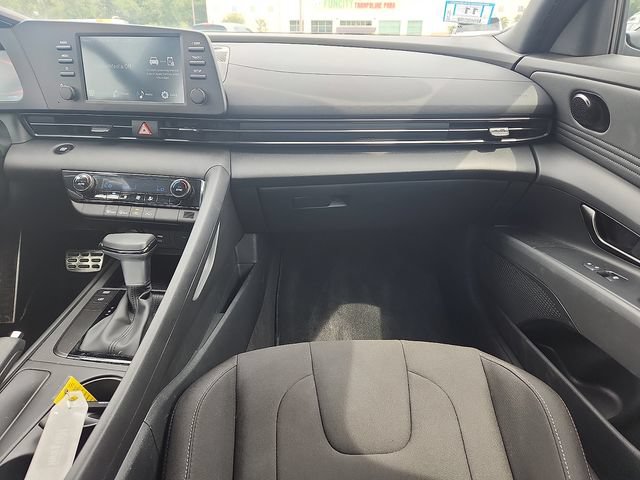 Used 2025 Hyundai Elantra Sport w/ Cargo Package FWD image 11