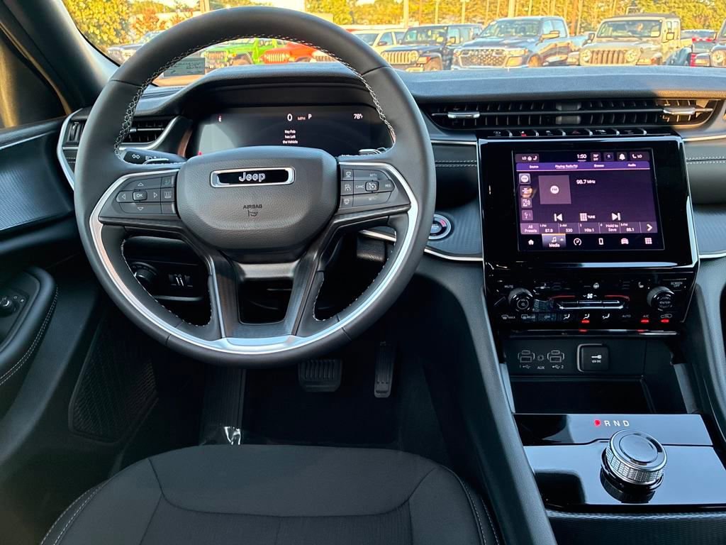 New 2025 Jeep Grand Cherokee L Laredo w/ Luxury Tech Group I image 14