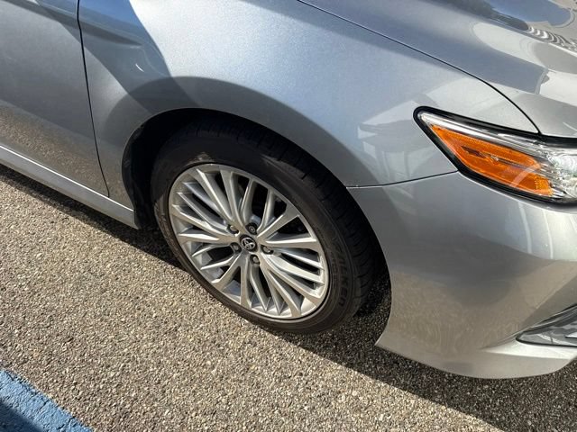 Used 2020 Toyota Camry XLE FWD image 3