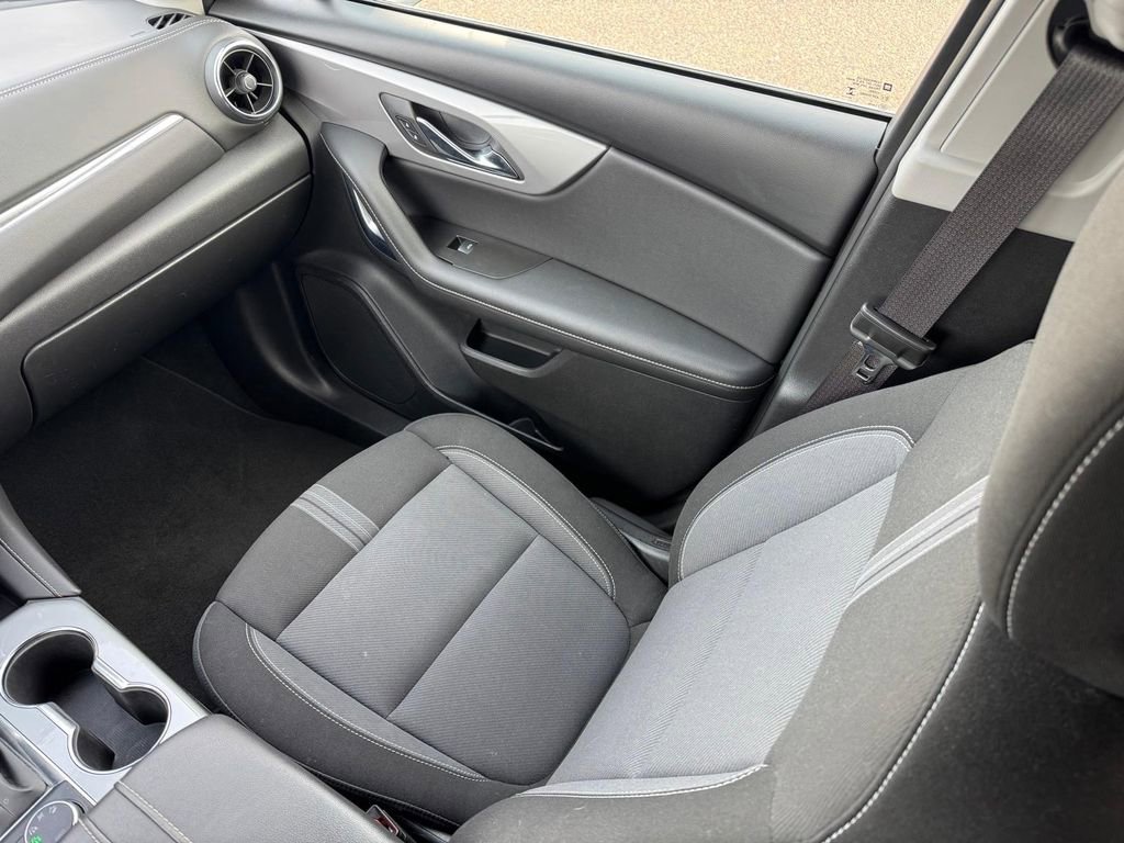 Used 2025 Chevrolet Blazer LT AWD/4WD image 17