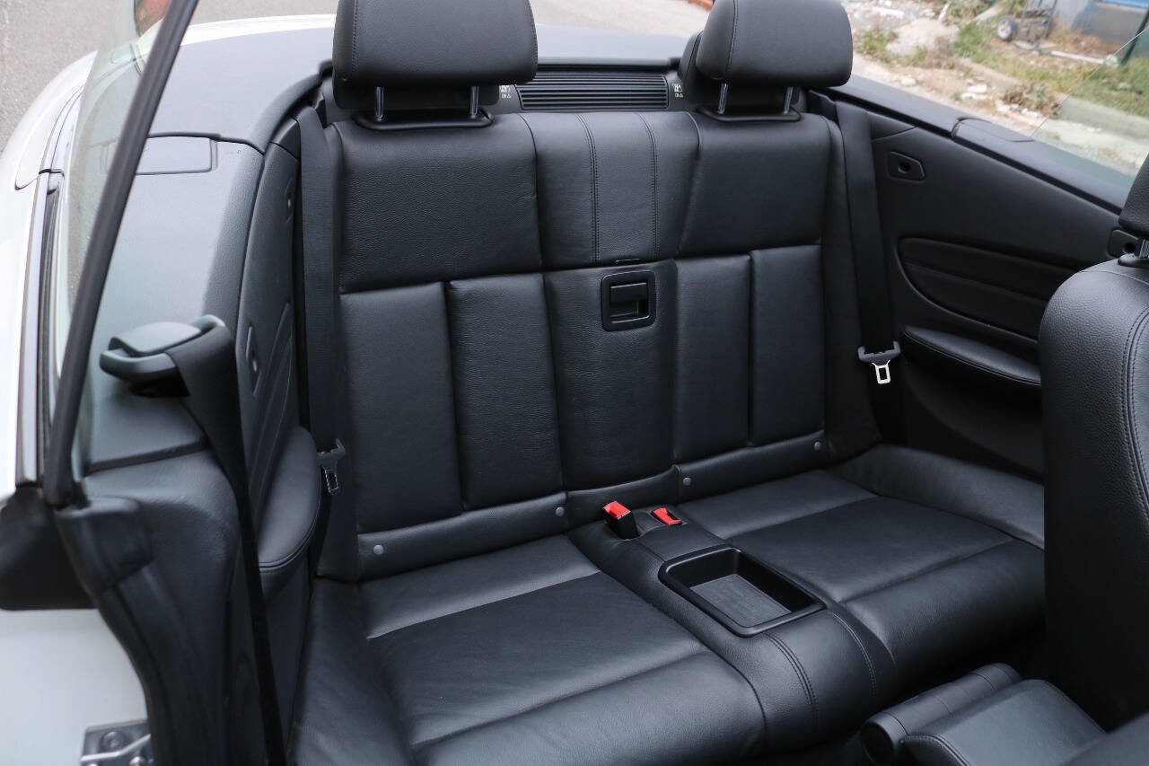 Used 2013 BMW 135i Convertible image 21