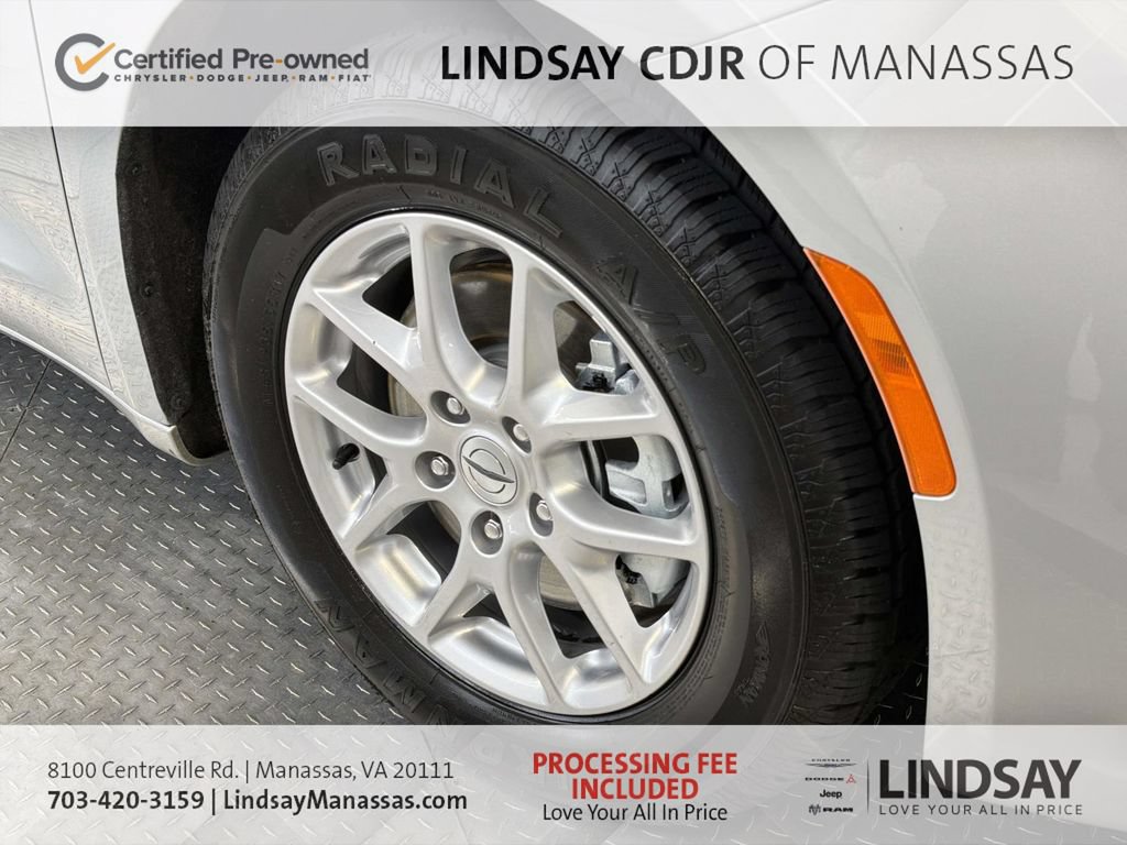 Used 2024 Chrysler Pacifica Touring-L FWD image 11