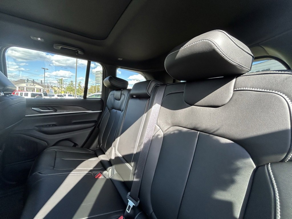 New 2025 Jeep Grand Cherokee Limited image 28